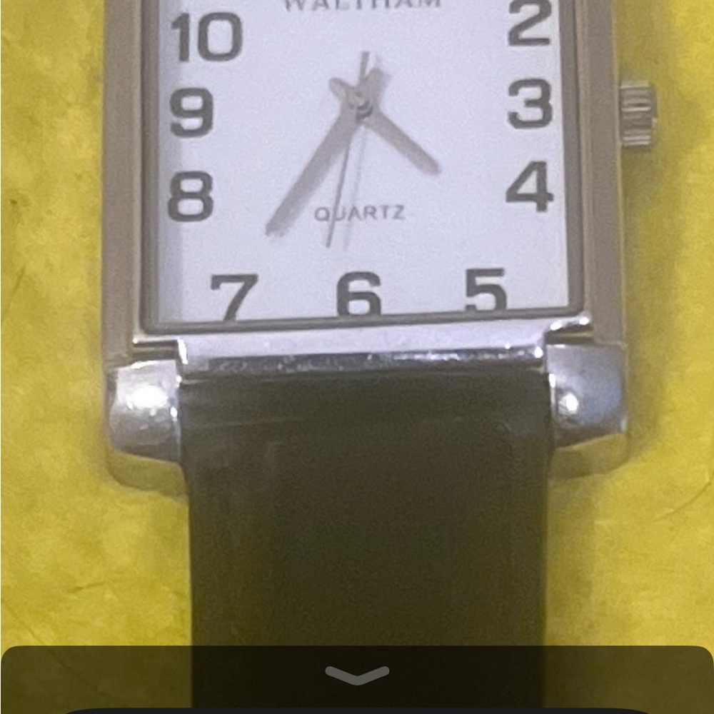 Vintage Waltham Men's Silver and Black Quartz Tank Watch. Running beautifully. - Picture 4 of 7